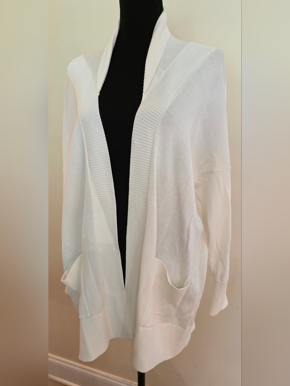 CAbi White Loose Fit Cardigan W/ 3/4 Length Sleeves & Front Pockets (Size M)